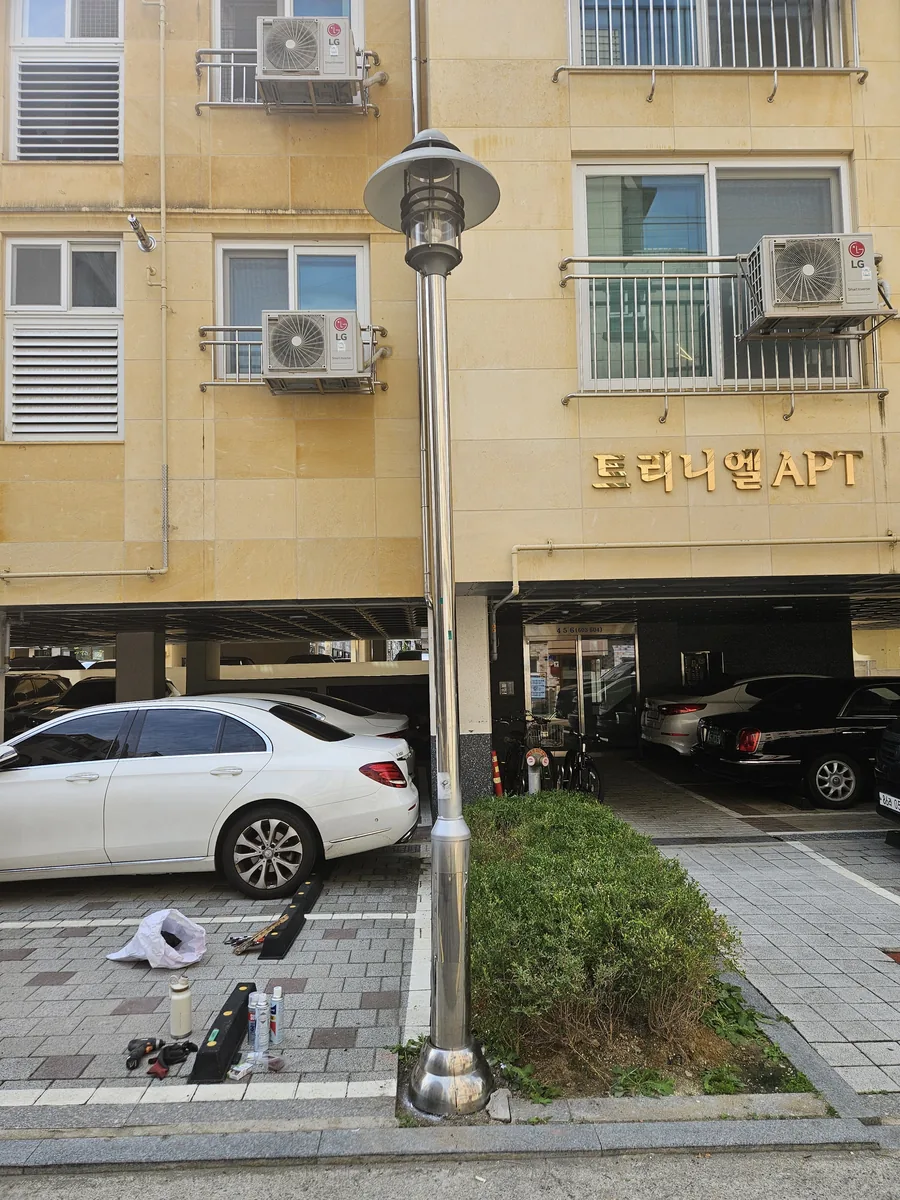 아파트 주차장 가로등 기둥 교체 완료 시공 후